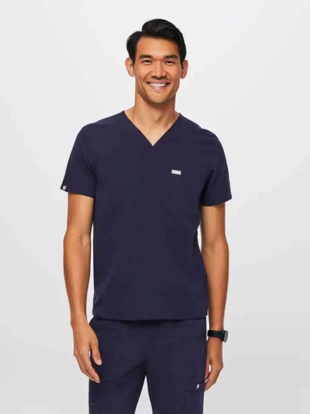 FIGS Men's Chisec Three-Pocket Scrub Top Navy Size Medium
